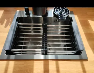 Fregadero de cocina con grifo