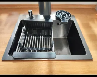 Fregadero de cocina con grifo