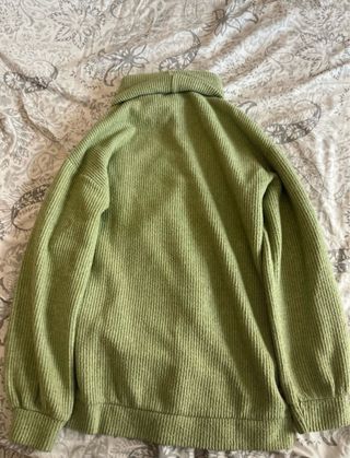 Jersey verde de cuello alto