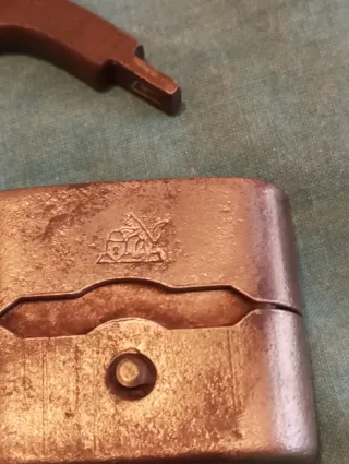 Candado antiguo con llave