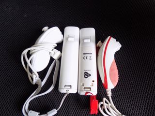 Mandos Wii: 1 Rojo y 1 Blanco