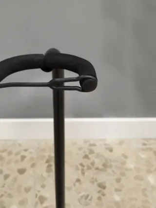 Soporte de pie ajustable para guitarra