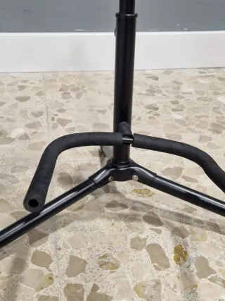 Soporte de pie ajustable para guitarra