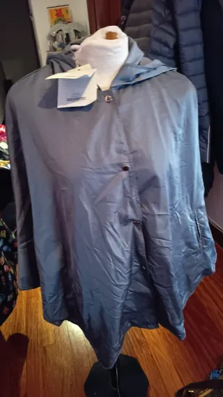 Capa nueva con etiqueta Talla Única