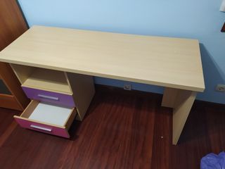 Cama infantil con escritorio y cajones