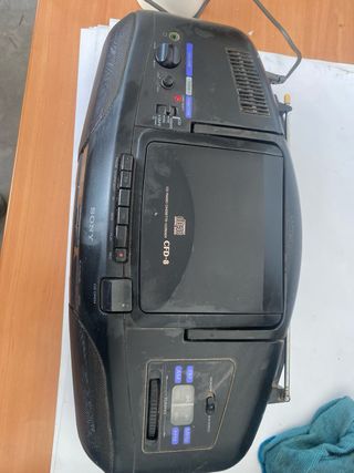 Radiocasete CD Sony CFD-8