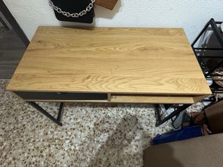 Escritorio madera y metal con cajón