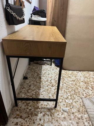 Escritorio madera y metal con cajón