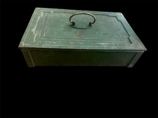 Antica scatola forziere cassaforte