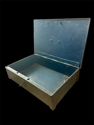 Antica scatola forziere cassaforte