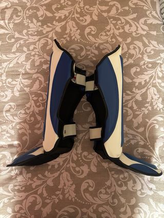 Tibiales Custom Fighter Azul y Blanco