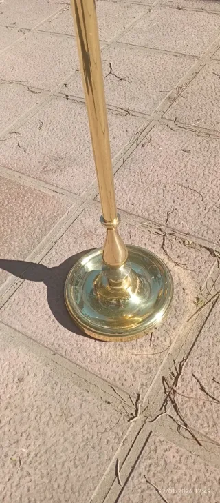 Lámpara de pie Boncc metal dorada