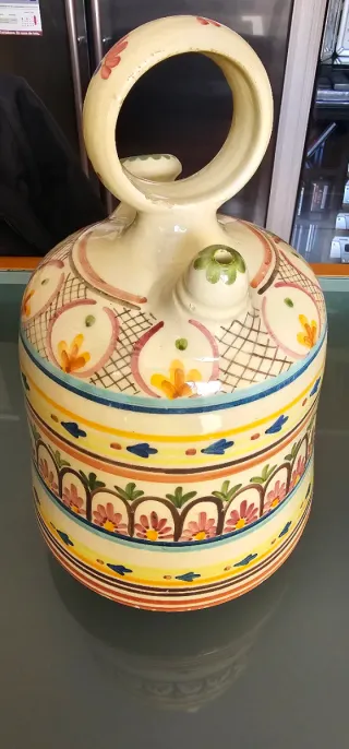 Botijo de cerámica pintado a mano de Granada. 1970