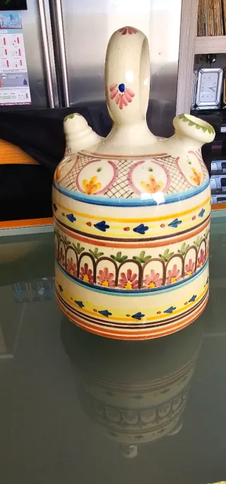 Botijo de cerámica pintado a mano de Granada. 1970