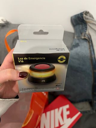 Vendo luz de emergencia V16 nueva, sin usar