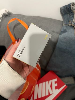 Vendo luz de emergencia V16 nueva, sin usar