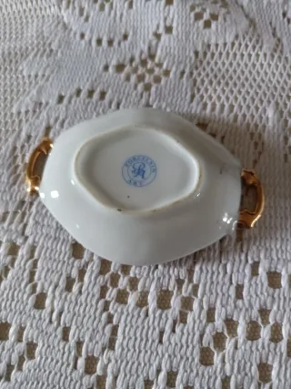 Piccola tazza con piattino floreale