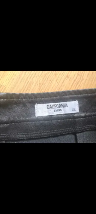 Falda polipiel negra de mulaya