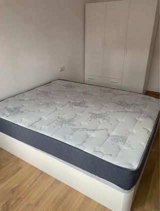 Canapé y colchón stock