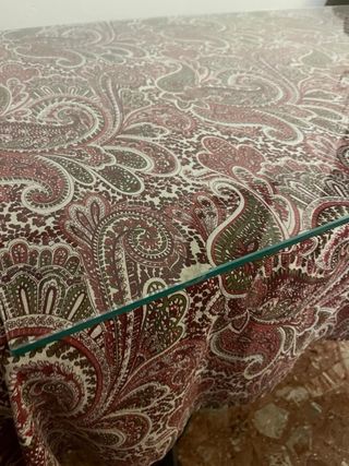 Mesa de forja negra, cristal incluido