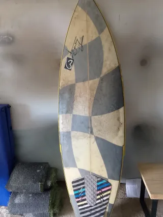 A surfeado solo en australia i país vasco