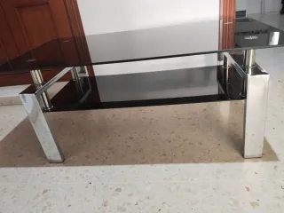 Tavolo da centro in vetro nero e acciaio