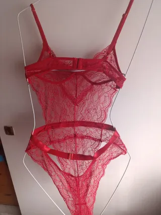 Body de encaje rojo
