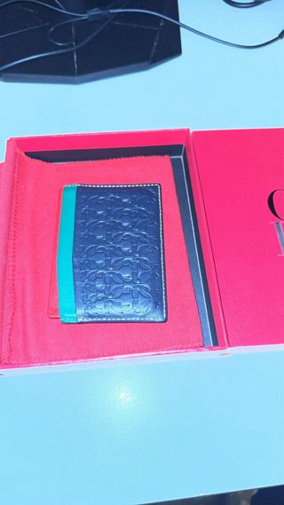 Billetera Carolina Herrera CH Negra y Verde