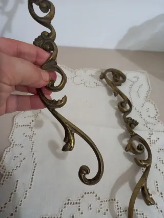 Coppia di fregi in ottone