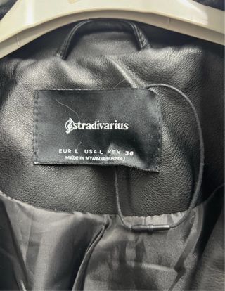 Cazadora polipiel Stradivarius negra mujer