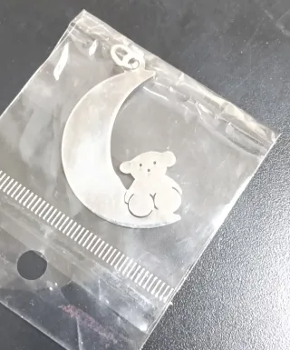 Colgante de plata con osito y luna