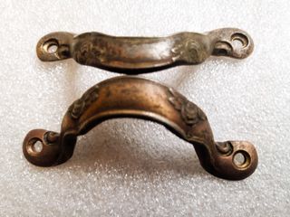 Tiradores de muebles.