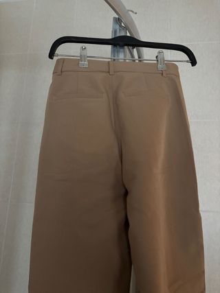 Pantalón marrón Stradivarius