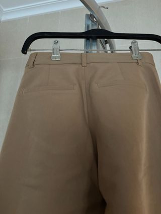 Pantalón marrón Stradivarius