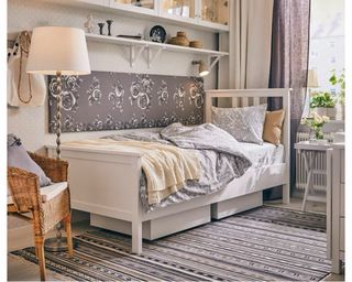 Estructura de cama individual con colchón