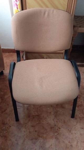 Silla de oficina beige y negra