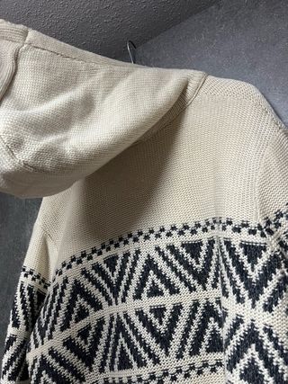 Cárdigan con cremallera y estampado geométrico