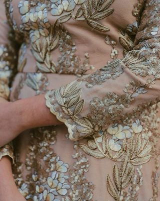 Vestido Matilde Cano largo bordado, sin devolución