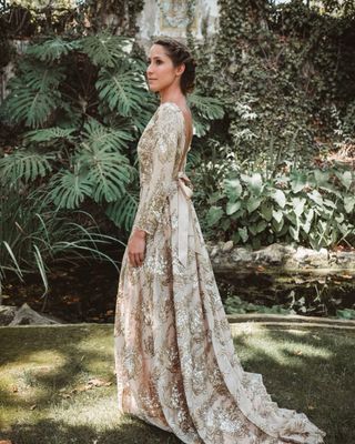 Vestido Matilde Cano largo bordado, sin devolución