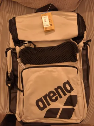 Mochila Arena Gris y Negra sin estrenar