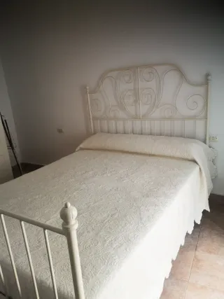 Cama 135cm Ikea con medidas en 1 de las fotos