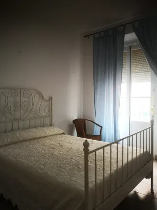 Cama 135cm Ikea con medidas en 1 de las fotos