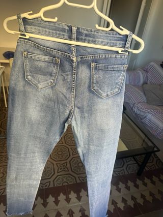 Pantalón tejano DS Fashion desgastado