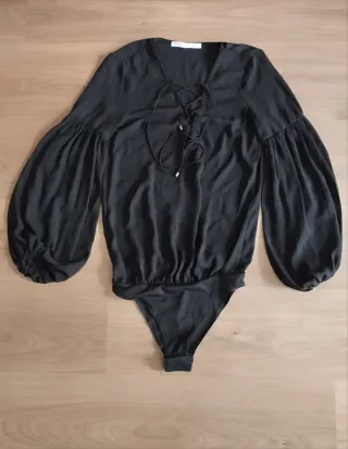 Body negro manga larga encaje