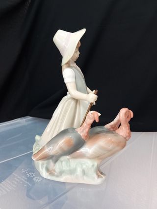 Porc. Lladro - Statua "Ragazza con tacchini"