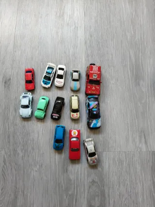 Lote de 12 coches de juguete