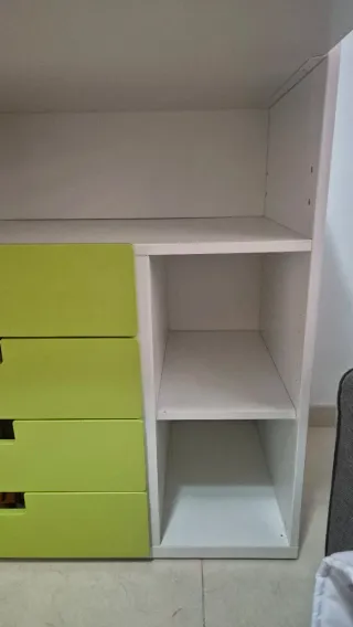 Cajonera / Cambiador Ikea blanco y verde