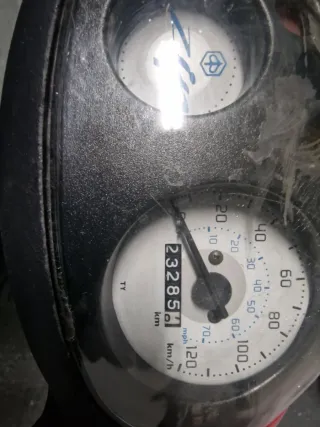 Piaggio Zip 100 4T Scooter