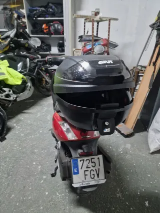 Piaggio Zip 100 4T Scooter