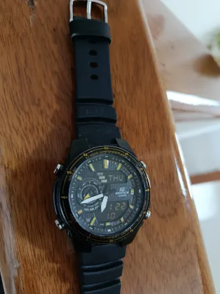 Casio Edifice Cronógrafo Negro Dorado